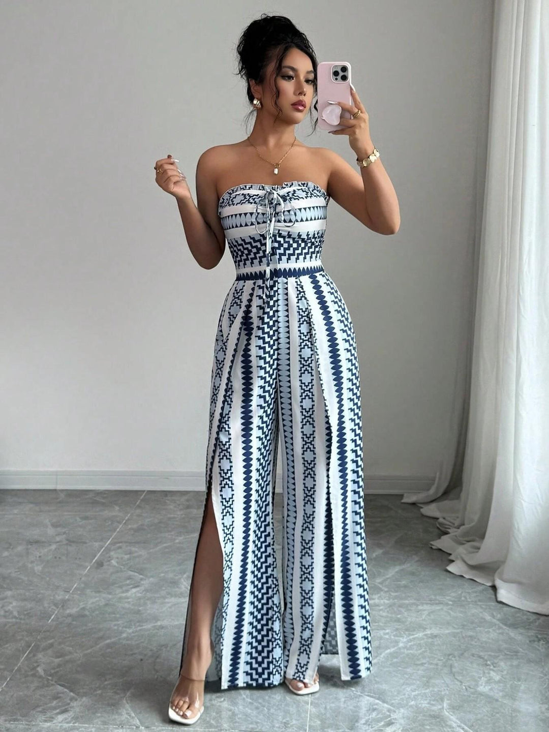 👗50% OFF NOW!💥Geometric Jumpsuit with Halter Neckline & Side Slit – Unique print & elastic back – Versatile, perfect for summer parties or resort wear ✨