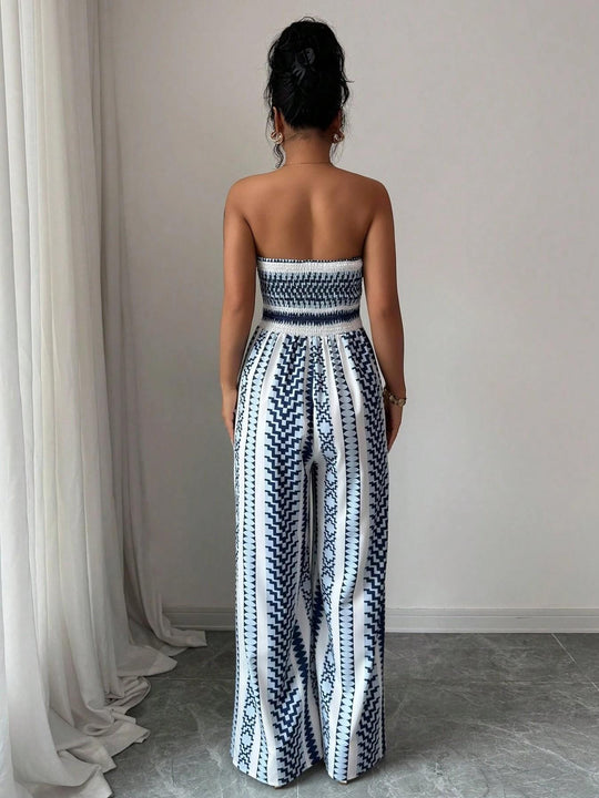 👗50% OFF NOW!💥Geometric Jumpsuit with Halter Neckline & Side Slit – Unique print & elastic back – Versatile, perfect for summer parties or resort wear ✨
