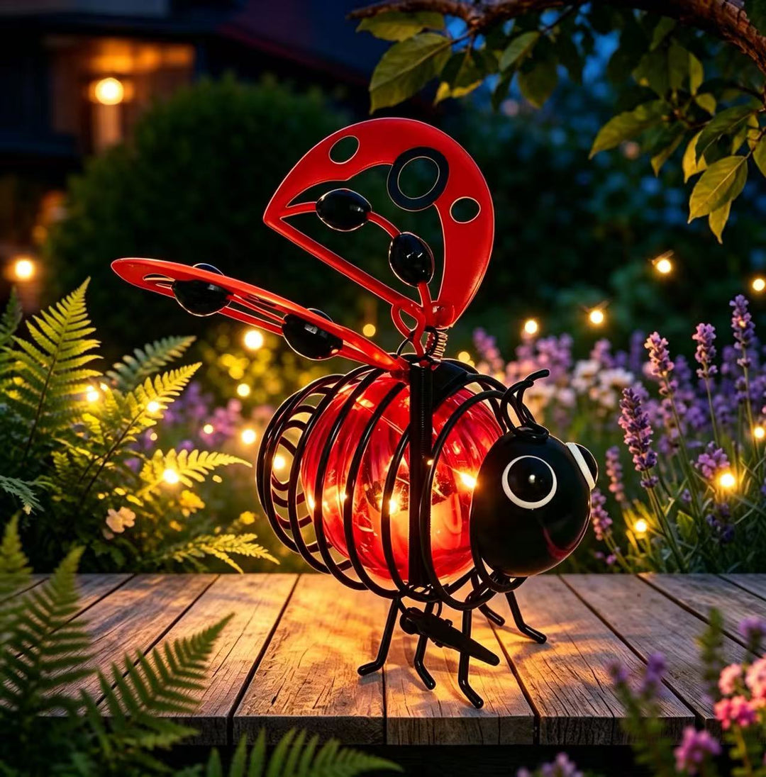 🐝Hanging Solar Bee Light – Warm Amber Glow, Flicker-Free, Perfect for Garden Parties, Camping, or Kids’ Rooms🌞