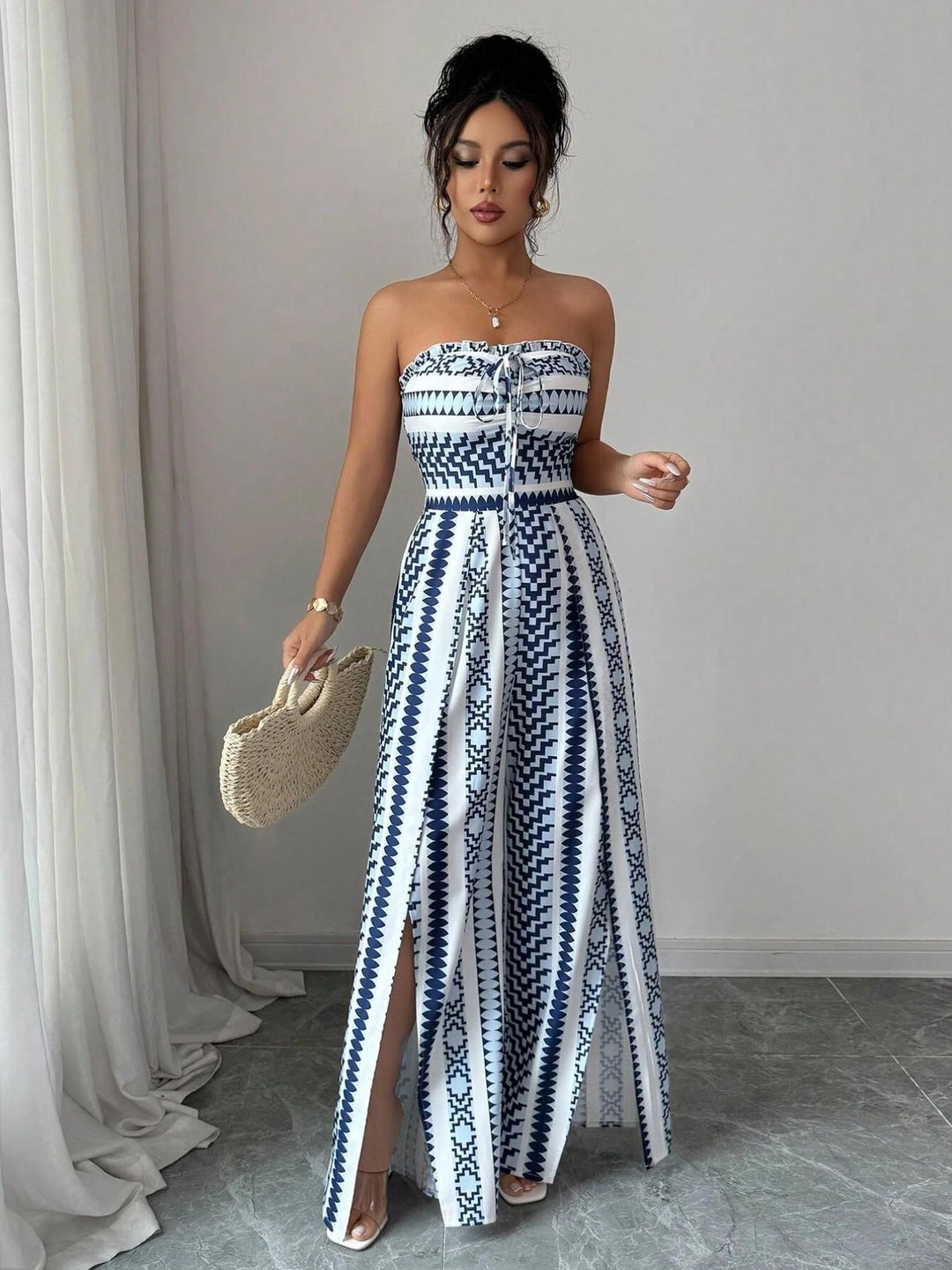 👗50% OFF NOW!💥Geometric Jumpsuit with Halter Neckline & Side Slit – Unique print & elastic back – Versatile, perfect for summer parties or resort wear ✨