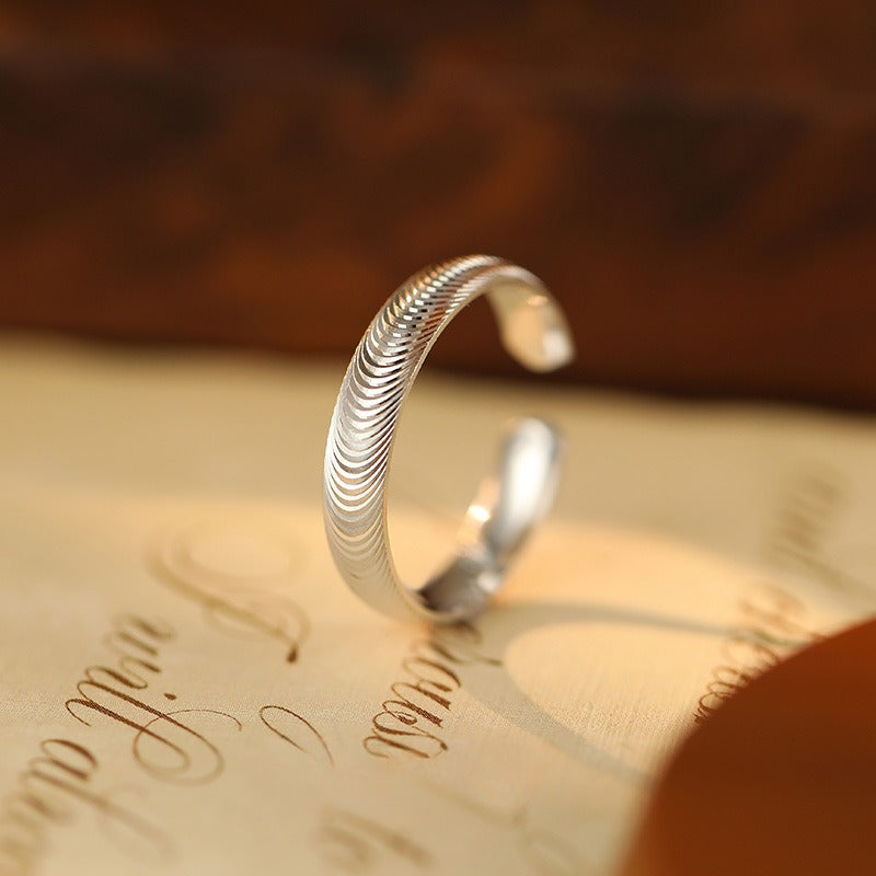 Capture the Mysterious Glow – Cat‘s Eye Stone Ring with Mirror Polishing