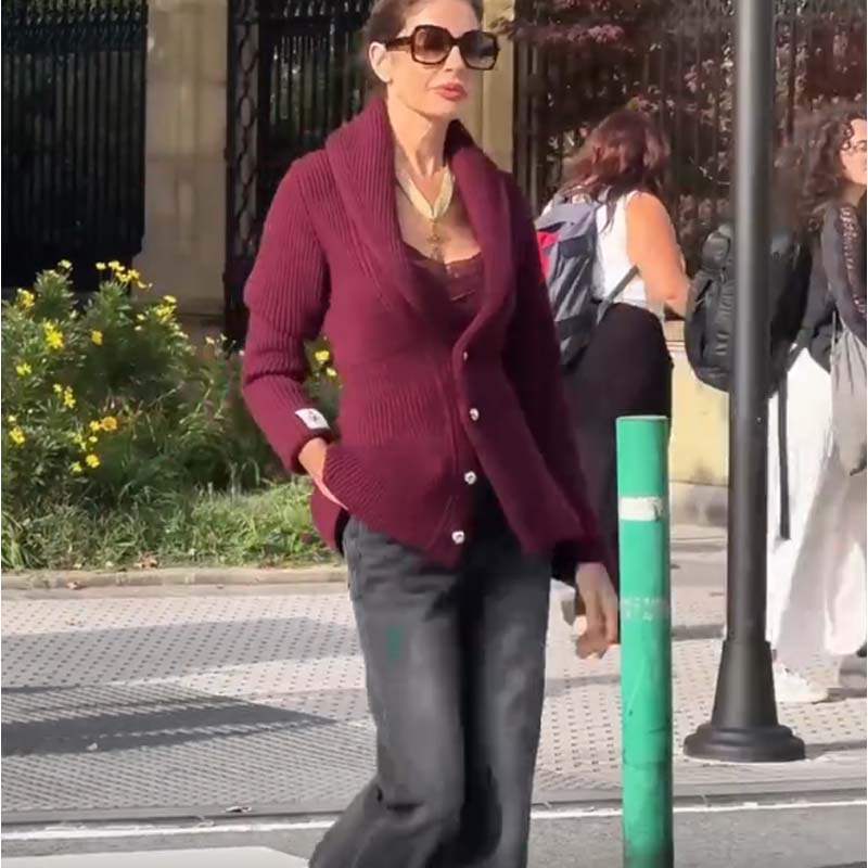 Ženski pleteni pulover s dubokim izrezom i dugmadima