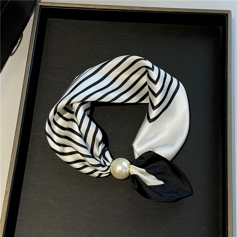🌸No-Tie Magnetic Pearl Clasp Soft Scarf💟Everyday Versatile Pieces📢📢LIMITED-TIME 50% OFF!!