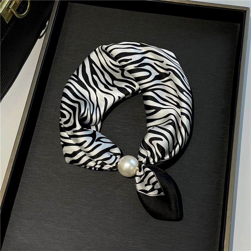 🌸No-Tie Magnetic Pearl Clasp Soft Scarf💟Everyday Versatile Pieces📢📢LIMITED-TIME 50% OFF!!