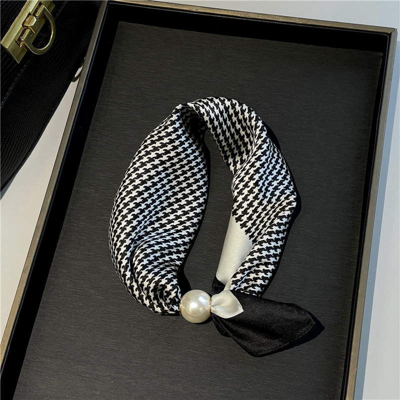 🌸No-Tie Magnetic Pearl Clasp Soft Scarf💟Everyday Versatile Pieces📢📢LIMITED-TIME 50% OFF!!