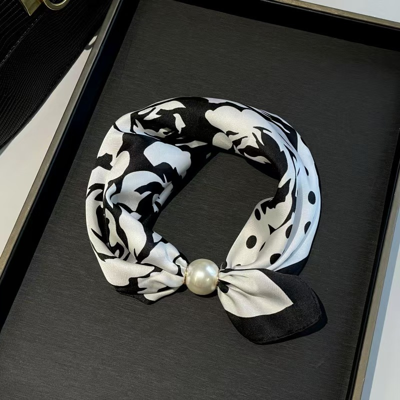 🌸No-Tie Magnetic Pearl Clasp Soft Scarf💟Everyday Versatile Pieces📢📢LIMITED-TIME 50% OFF!!