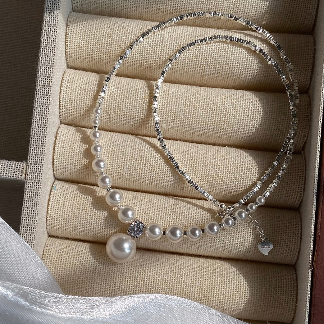 Colar de pérolas de prata esmagada com design de nicho