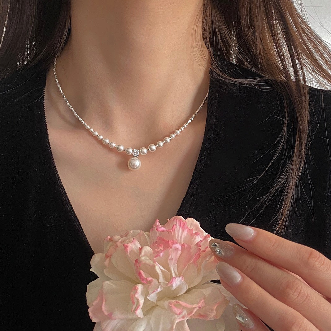 Colar de pérolas de prata esmagada com design de nicho