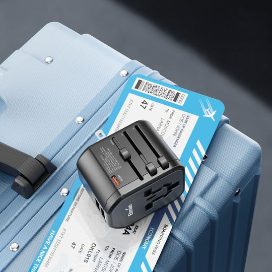 Adaptor universal de călătorie pentru întreaga lume